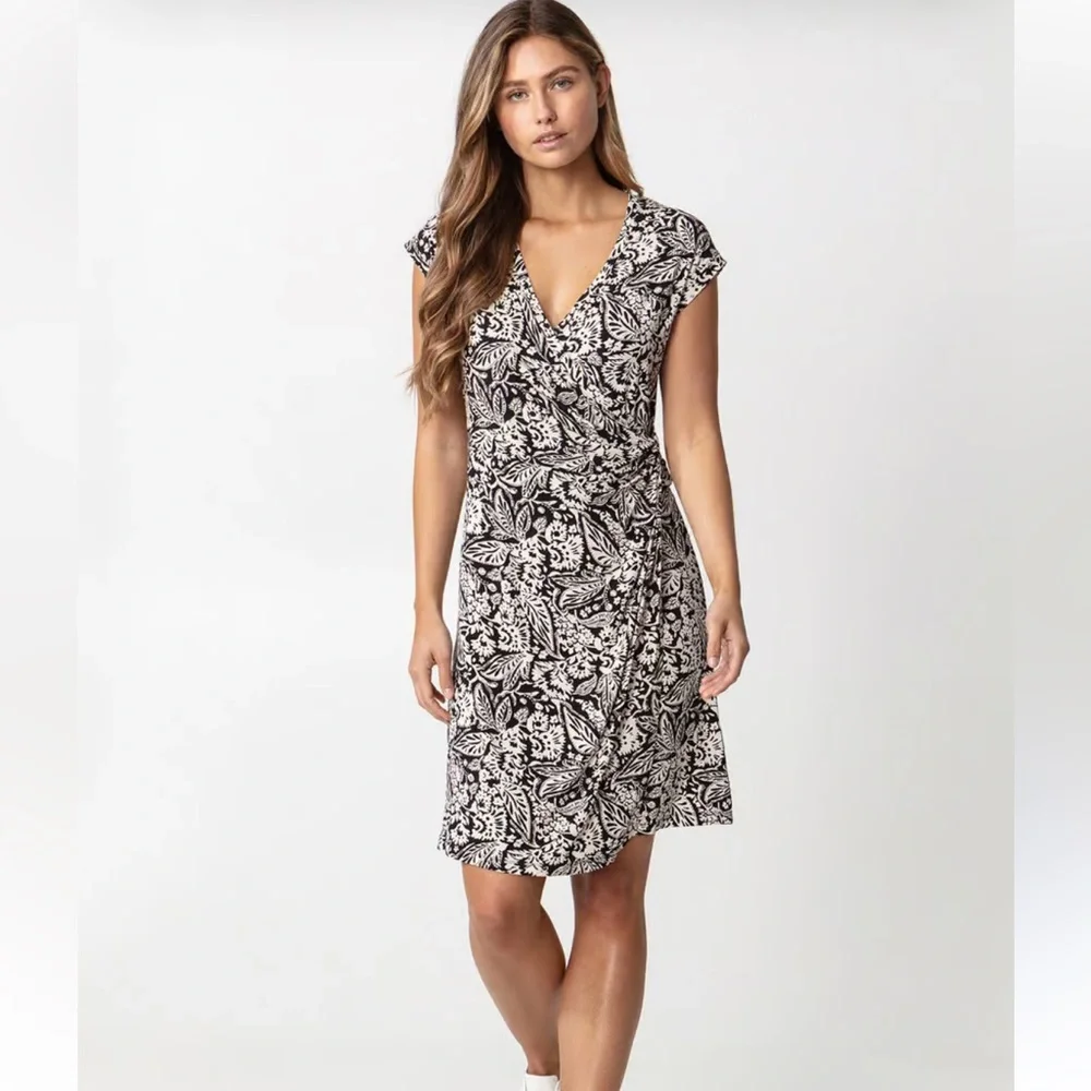 LM Floral Black& Cream Faux Wrap dress -NWOT-Sz M☀️🖤 - Picture 2 of 5